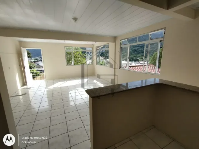 Casa com Vista Panorâmica no Monte Verde, Espaço Gourmet e Piscina  Viva Cercado pela Natu