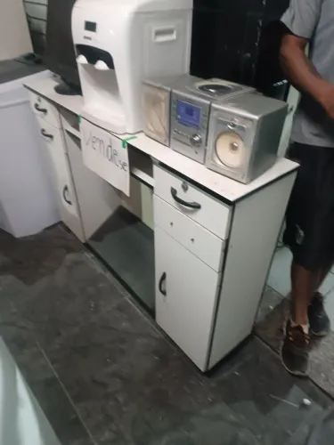 Balcão alto multiuso com gavetas