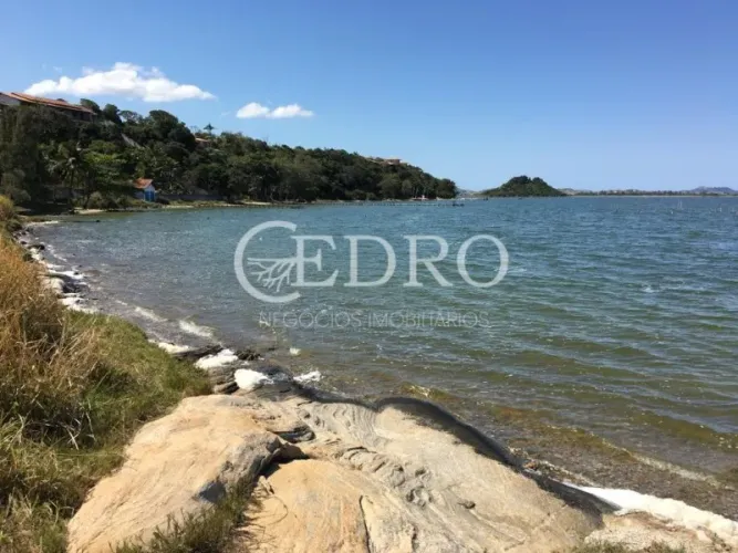 Terreno 6.495 m² Com 60 Metros Beira Lagoa Boqueirão São Pedro da Aldeia.