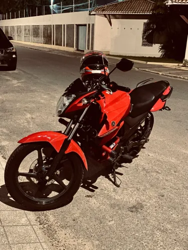 Fazer 150 vermelha