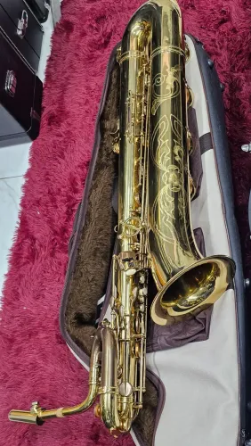 Sax barítono Eagle LÁ GRAVE com pezinho espigão, GARANTIA 06 MESES