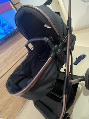 Carrinho galzerano c bebê conforto 