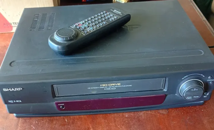 Vídeo cassete Sharp modelo VC 1494B funcionando 