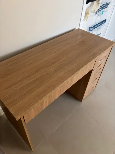 Escrivaninha em MDF