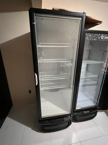 Geladeira expositora Gelopar 577L em excelente estado