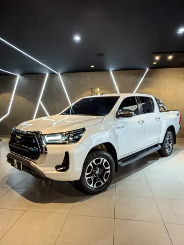 Toyota Hilux CD SRX 4X4 2.8 TDI 16V Diesel Aut. 2023