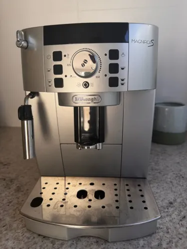 Cafeteira Delong automática