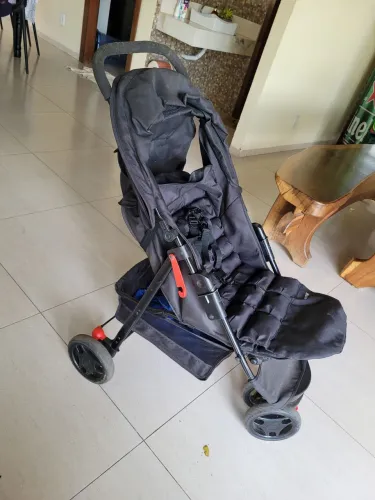 Carrinho de bebê voyage usado!