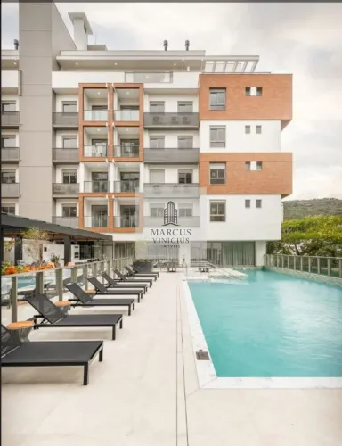 Cobertura à venda em Florianópolis-SC, bairro Córrego Grande: 2 quartos, 2 suítes, 2 salas