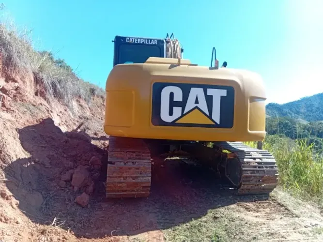 ESCAVADEIRA CATERPILLAR 312 ANO 2011