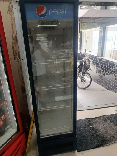 Vendo geladeira expositora porta vidro