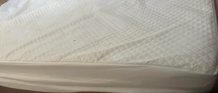 Vendo colchão de casal capa proteção