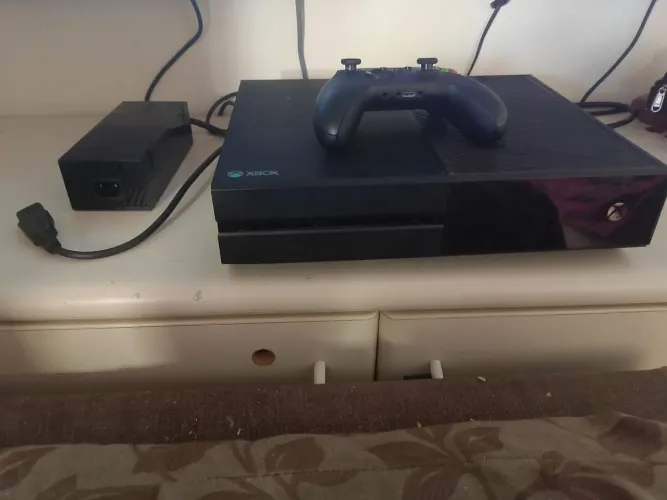 Vendo Xbox one por 750 reais também troco