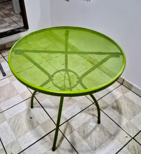 Mesa de metal R$ 100