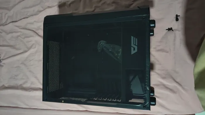 Gabinete novo não terminei de montar um Pc desisti e estou vendendo nunca foi usado!
