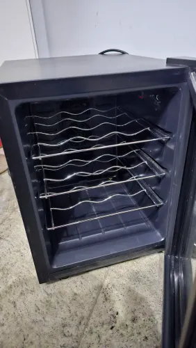 Vendo adega semi nova