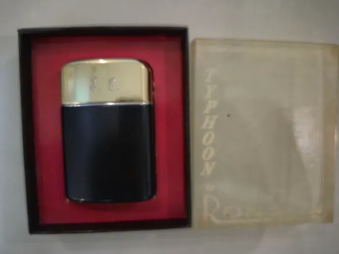 Isqueiro Vintage Ronson Typhoon Antigo - Dourado e Preto na Caixa Original