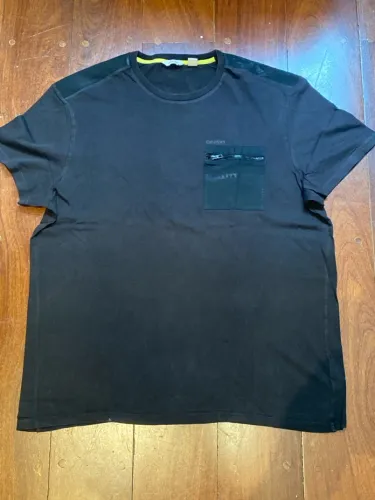 Camiseta Calvin Klein, tamanho gg