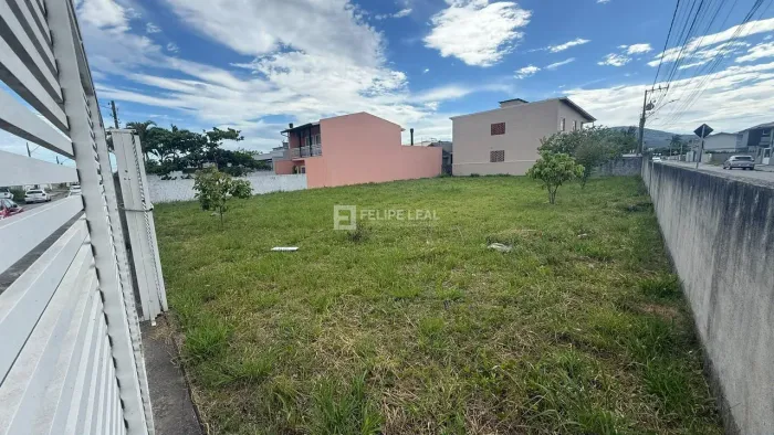 Terreno com 660 m² à Venda no Bairro Praia do Sonho, Palhoça