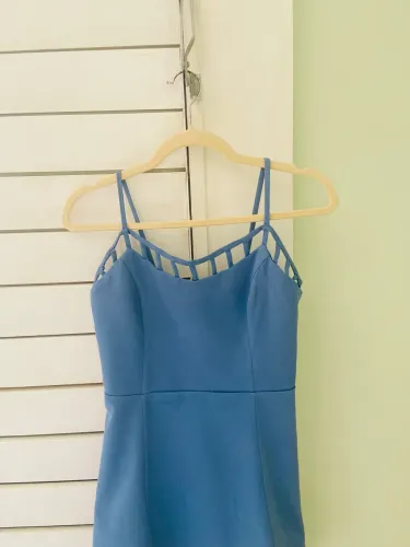Vestido evasê P com zíper em metal
