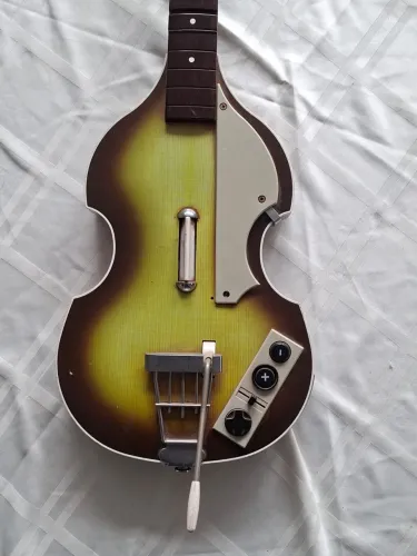 Guitarra baixo PS3 edição The Beatles sem teste