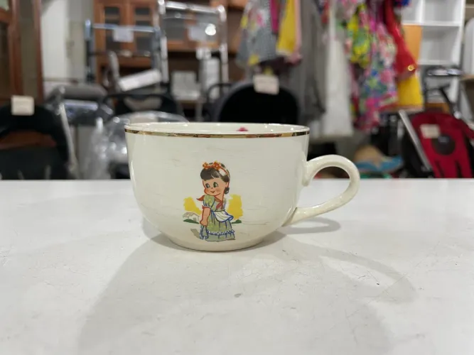 Louça:Xícara Vintage Boneca