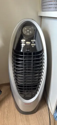 Climatizador de ar, modelo Honeywell com as funções ventilação e umidificação.