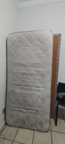 Cama Box casal solteiro em ótimo estado