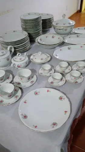 Conjunto de Jantar e Chá Porcelana Steatita ano 1963