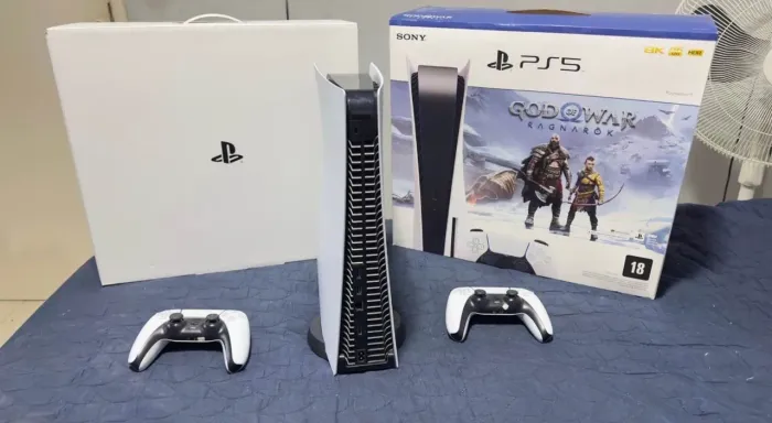 PlayStation 5 Modelo Fat 2 Manete Conservado