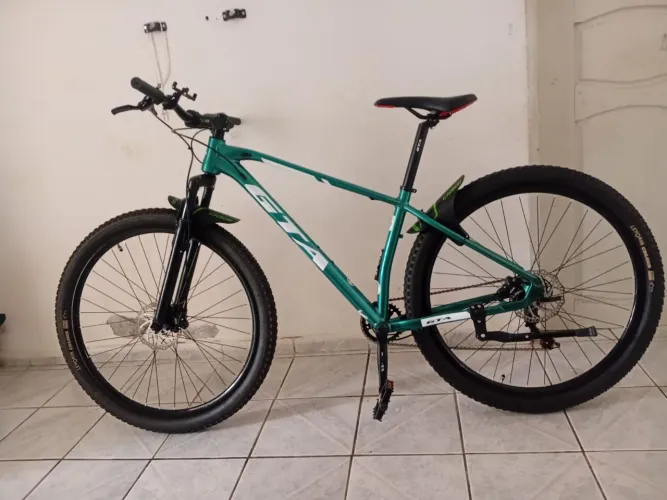 Vendo bicicleta aro 29 GTA quadro alumínio toda equipada no ponto de uso valor 1700.
