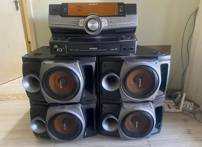 Som Sony Retro ZUX9 - 4 Caixas Bomber Top