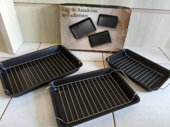 Jogo de Assadeiras Antiaderente 3 Peças Conjunto Top de Linha na caixa pouquíssimo uso .