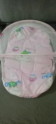 Mini berço dobrável com mosquiteiro