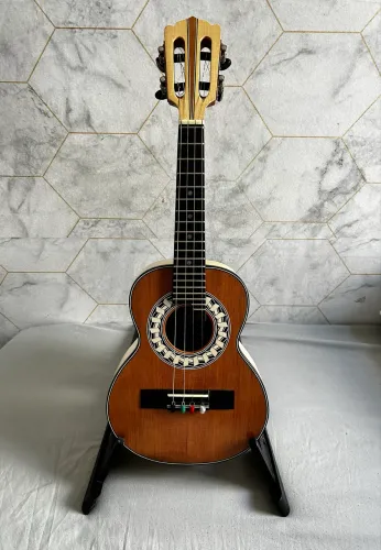 Vendo um Cavaco Veiga Luthier 2025