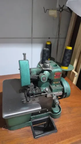 Máquina de costura industrial