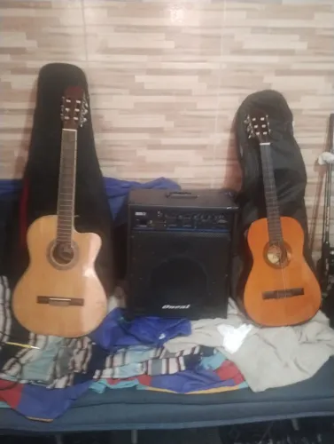 2 violão: elétrico e estudante com 1 caixa ativa
