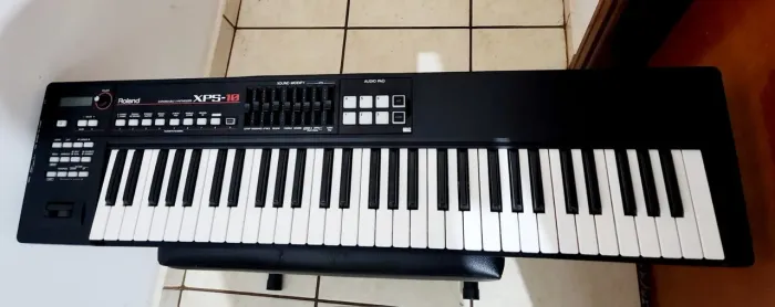 Roland Xps10 + Pack timbres,pedal sustein,bolsa Bg completo.