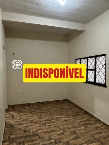 Aluga-se Casa com 2 Quartos | Sala Ampla | Cozinha |