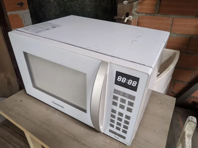 Microondas Panasonic 31L funcionando perfeitamente.