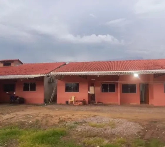 Aluga-se Casa grande 3 quartos 2 banheiros - Condomínio Murado