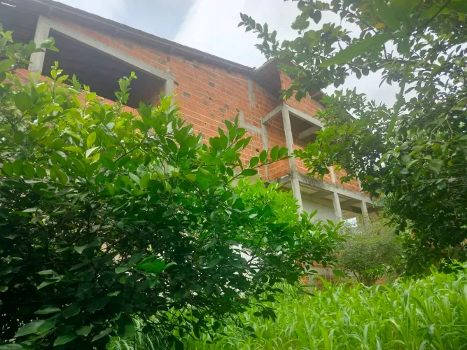 VENDO UMA LINDA CHÁCARA EM SÃO SEBASTIÃO DO PASSÉ COM DUAS CASAS ENORME