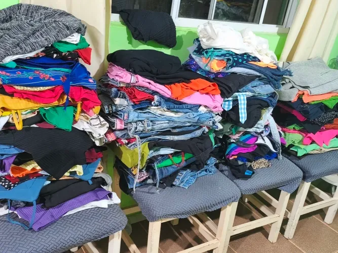 Roupas pra bazar,mas de 200 peças 