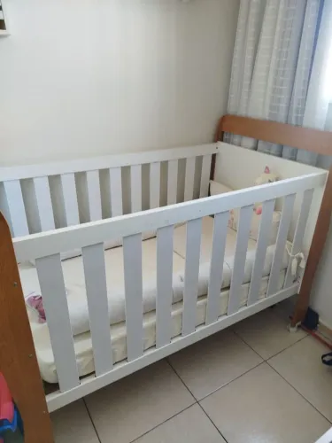 Berço que vira caminha 