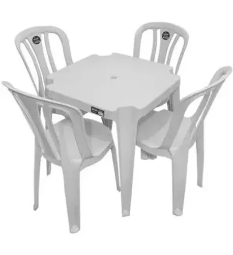 Mesas, cadeiras e toalhas para aluguel.