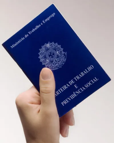 Auxiliar de serviços gerais para trabalho em comércio de Madeiras