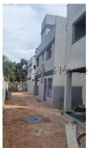 Sobrado novo no bairro Santa Candida 3 quartos