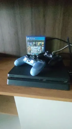 Play 4 excelente estado 2 controles 1 jogo GTA 1tb slim