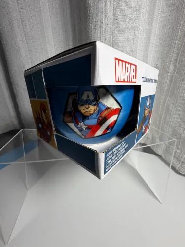 Caneca Marvel Heróis vs vilões Capitão América 