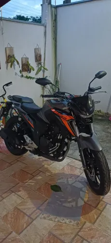 Yamaha FZ25 Fazer Connected 2025 - Cinza/Laranja (Impecável)